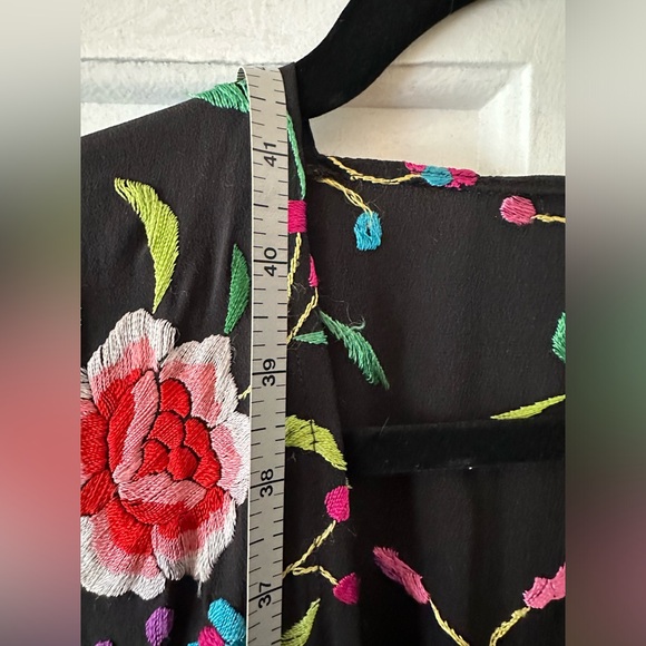 Beautiful, Vibrant Kimono - Picture 9 of 14